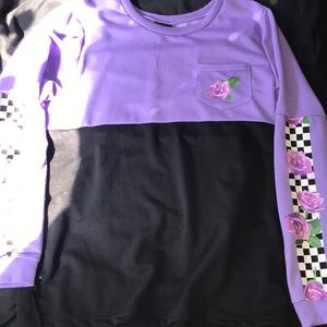 Long sleeve t-shirt. Checkered sleeves